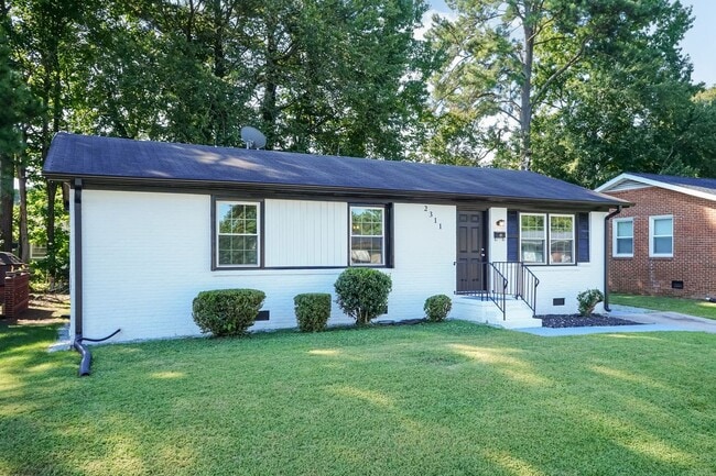 Building Photo - Three Bedroom Home!