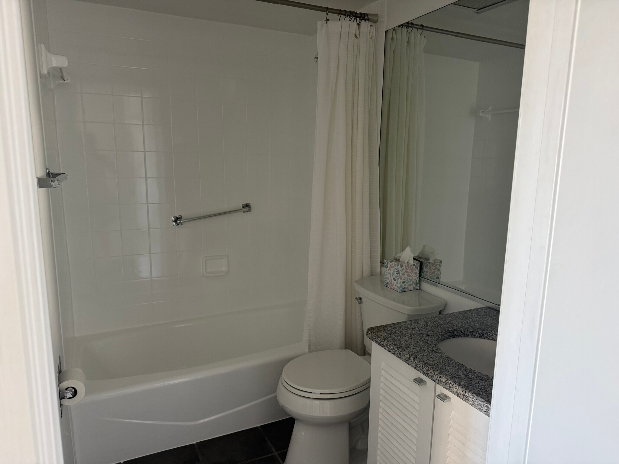 Building Photo - 835 S Osprey Ave