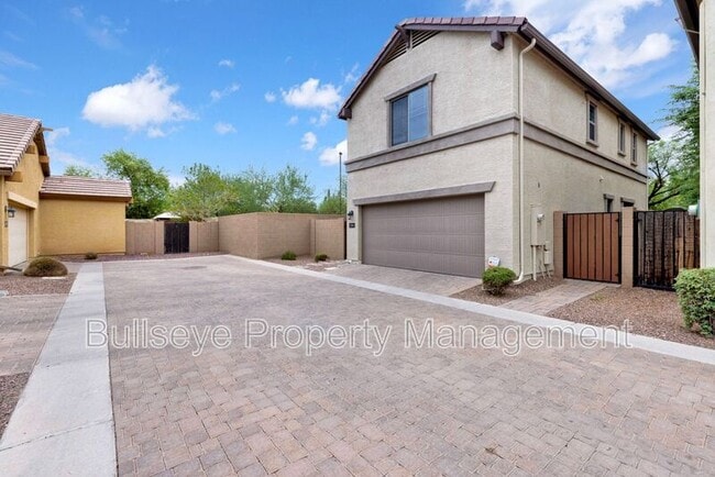 Building Photo - 2581 S Penrose Dr