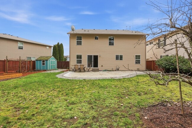 Building Photo - 3 bed 2.5 bath updated home in Tumwater School District - 2300 sq.ft. - fenced back yard.