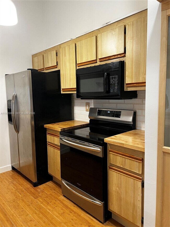 Building Photo - 18246 Mediterranean Blvd