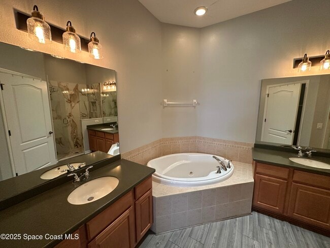 Building Photo - 1317 Ballinton Dr