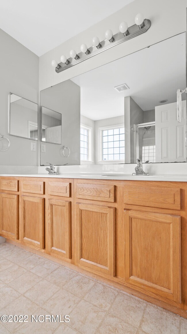 Building Photo - 501 Pearl Valley Ct