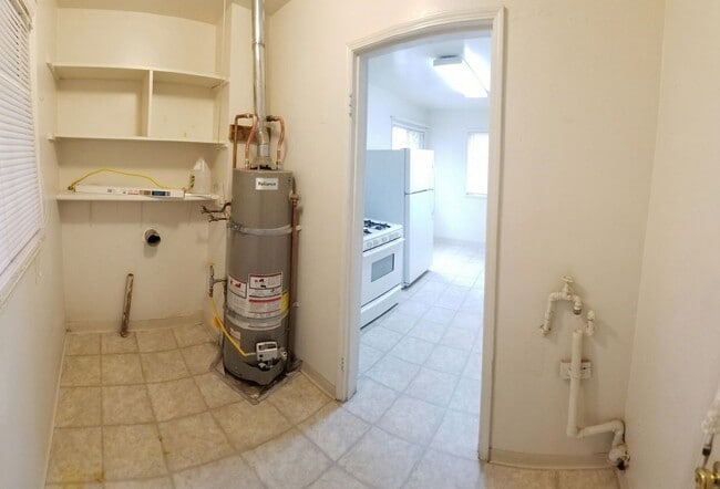 Building Photo - Spacious 2-Bedroom San Leandro Duplex w/ Detached Garage & Rear Yard