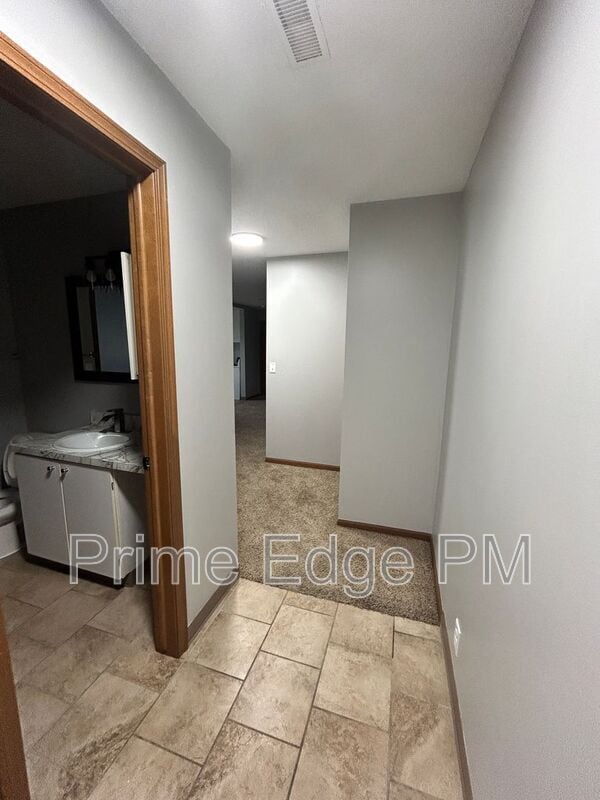 Building Photo - 4621 Prescott Ave
