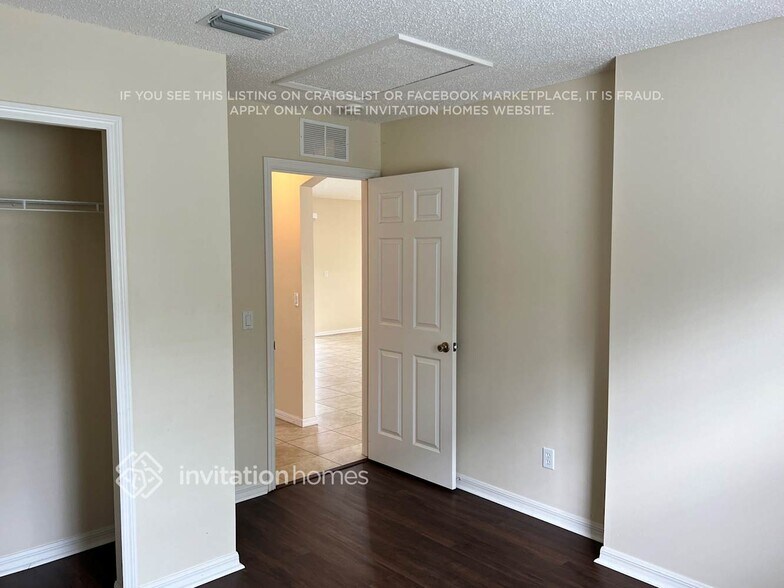 Building Photo - 1381 SW Stony Ave