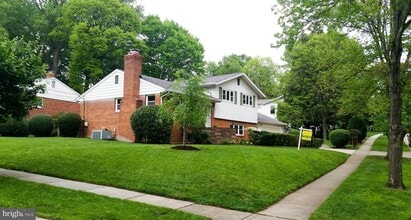 Building Photo - 6415 Rockhurst Rd