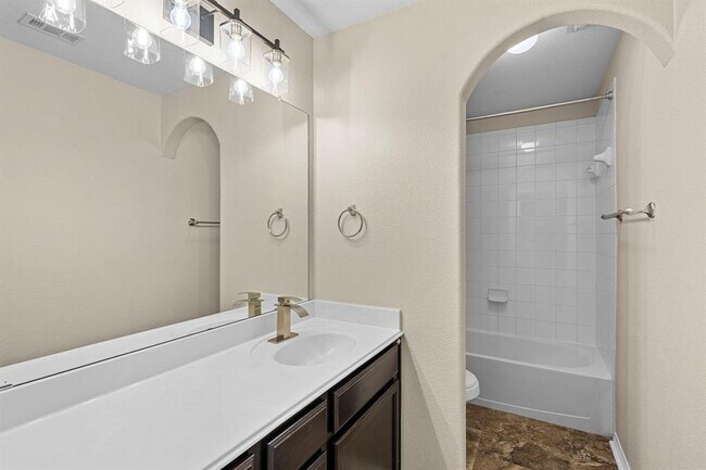 Building Photo - 318 Pond View Pass