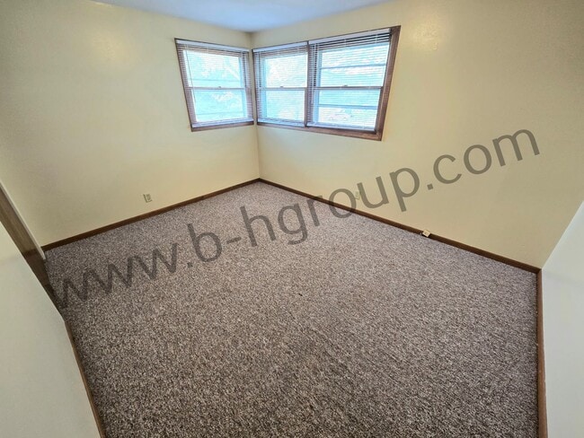 Building Photo - 8059 27th Ave