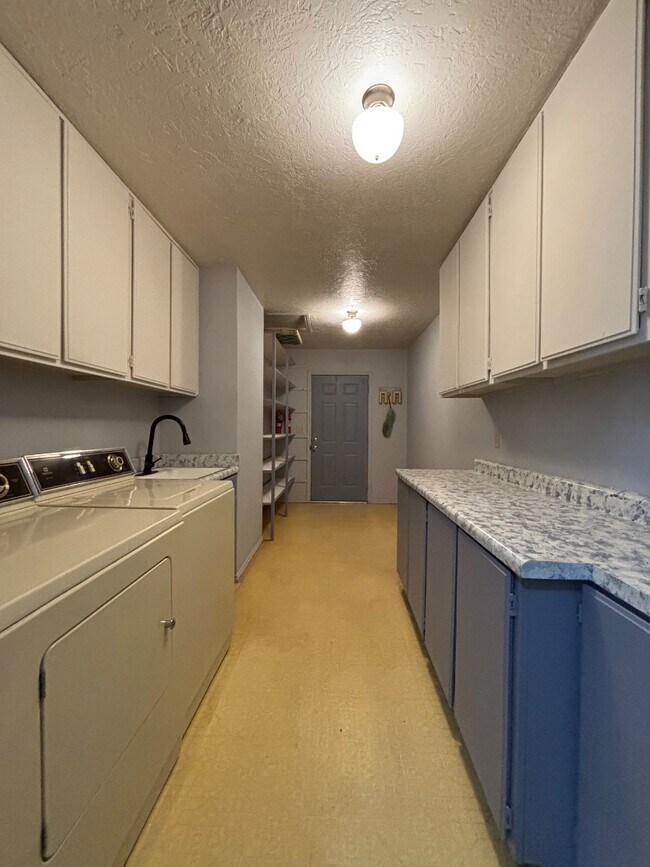 Building Photo - 34 E 350 N