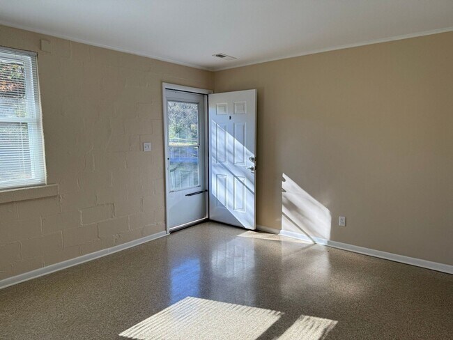 Building Photo - 5200 John Hall Rd