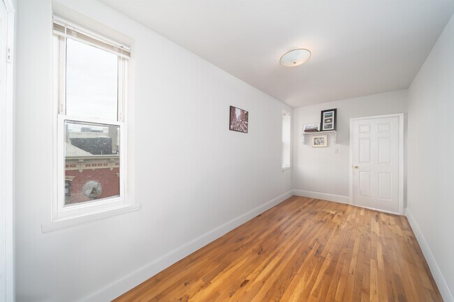 Building Photo - 401 Adams St