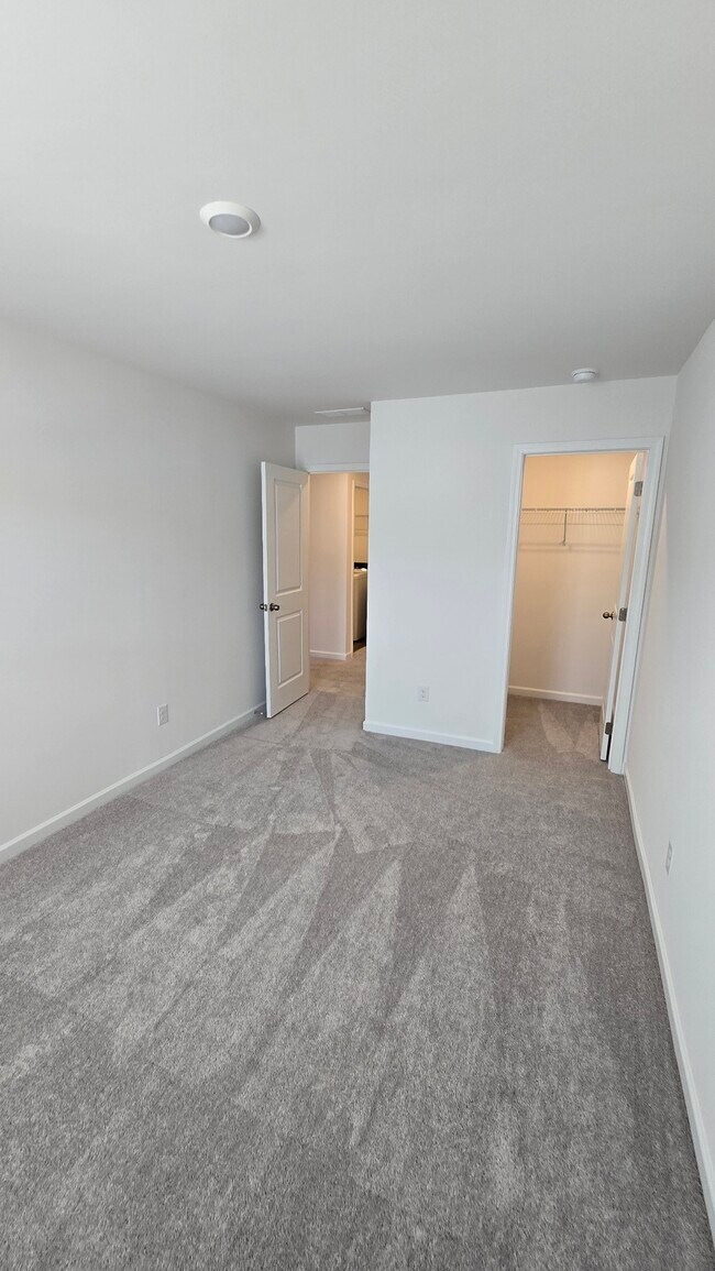 Building Photo - 209 Kenoot Dr