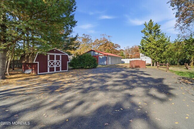 Building Photo - 218 Holly Ave