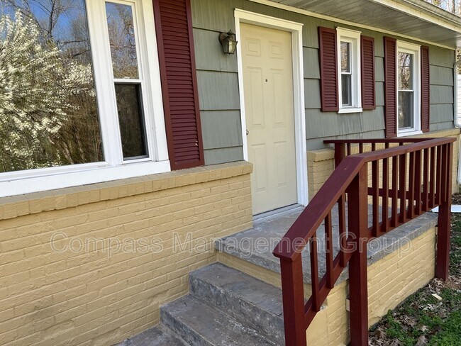 Building Photo - 2911 Davis St SE