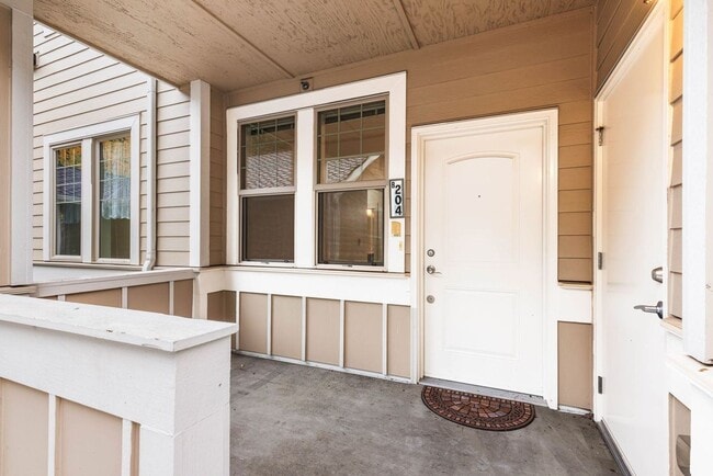 Building Photo - Prime Redmond Location!!!