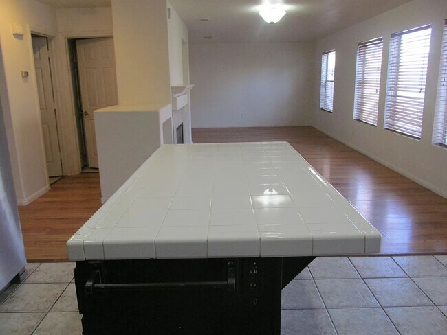 Building Photo - A Fabulous 4 Bedroom House in Peccole Ranch