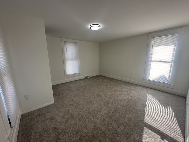 Building Photo - 245 Cromley St