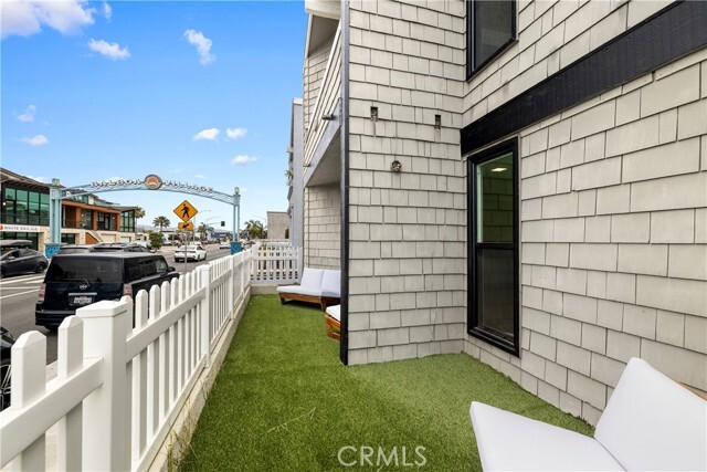 Building Photo - 421 E Balboa Blvd