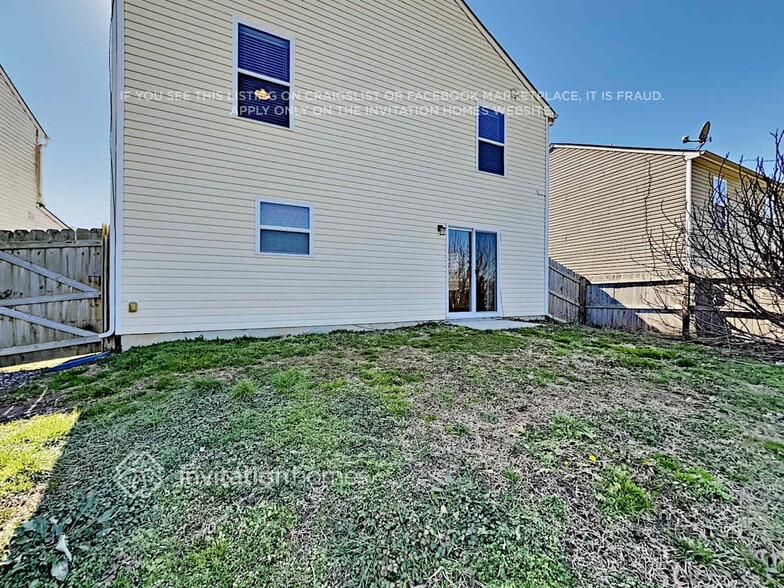 Building Photo - 827 Littleton Dr
