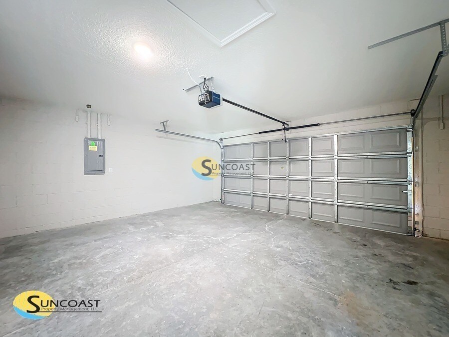 Building Photo - 6140 E Calico Ln