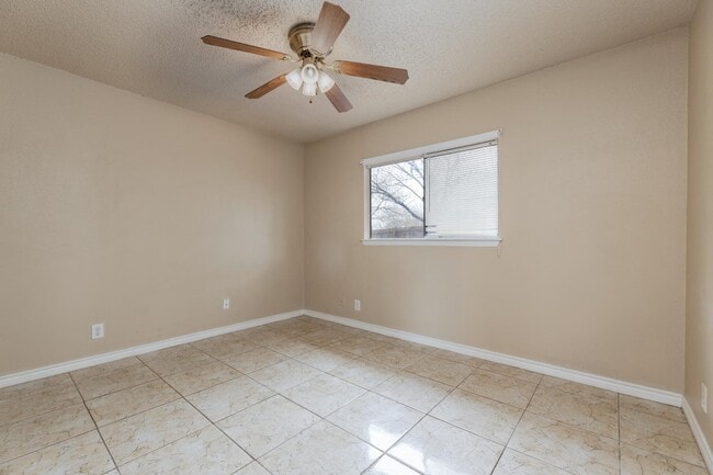 Building Photo - 9402 Valley Ridge