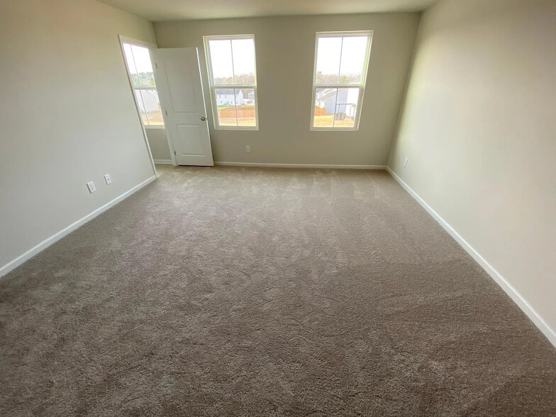 Building Photo - Room in House on Bark Way