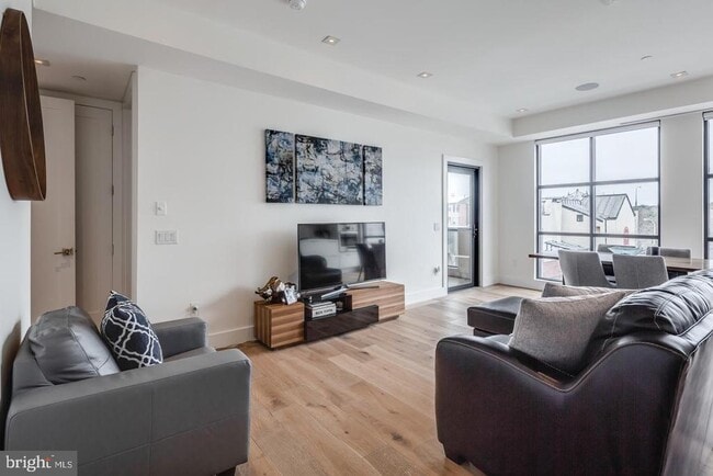 Primary Photo - 240 N 2nd St