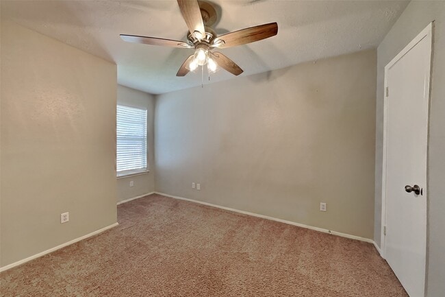 Building Photo - 6915 Renfro Dr