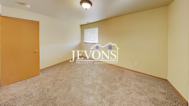 Building Photo - Charming home just steps from transit, par...
