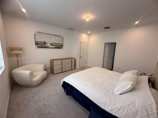 Building Photo - 10503 SW Orana Dr