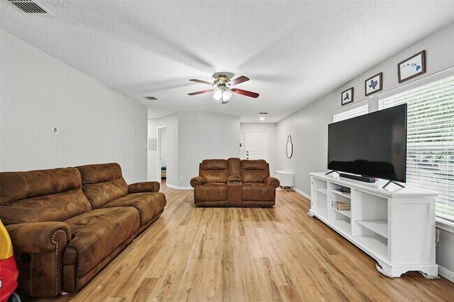 Building Photo - 636 Capricorn St