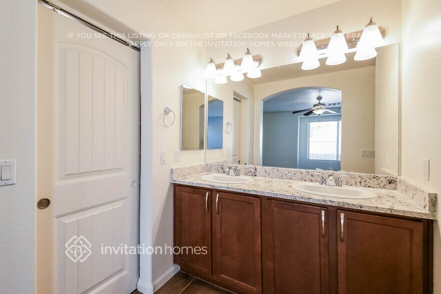 Building Photo - 3386 E Liberty Ln