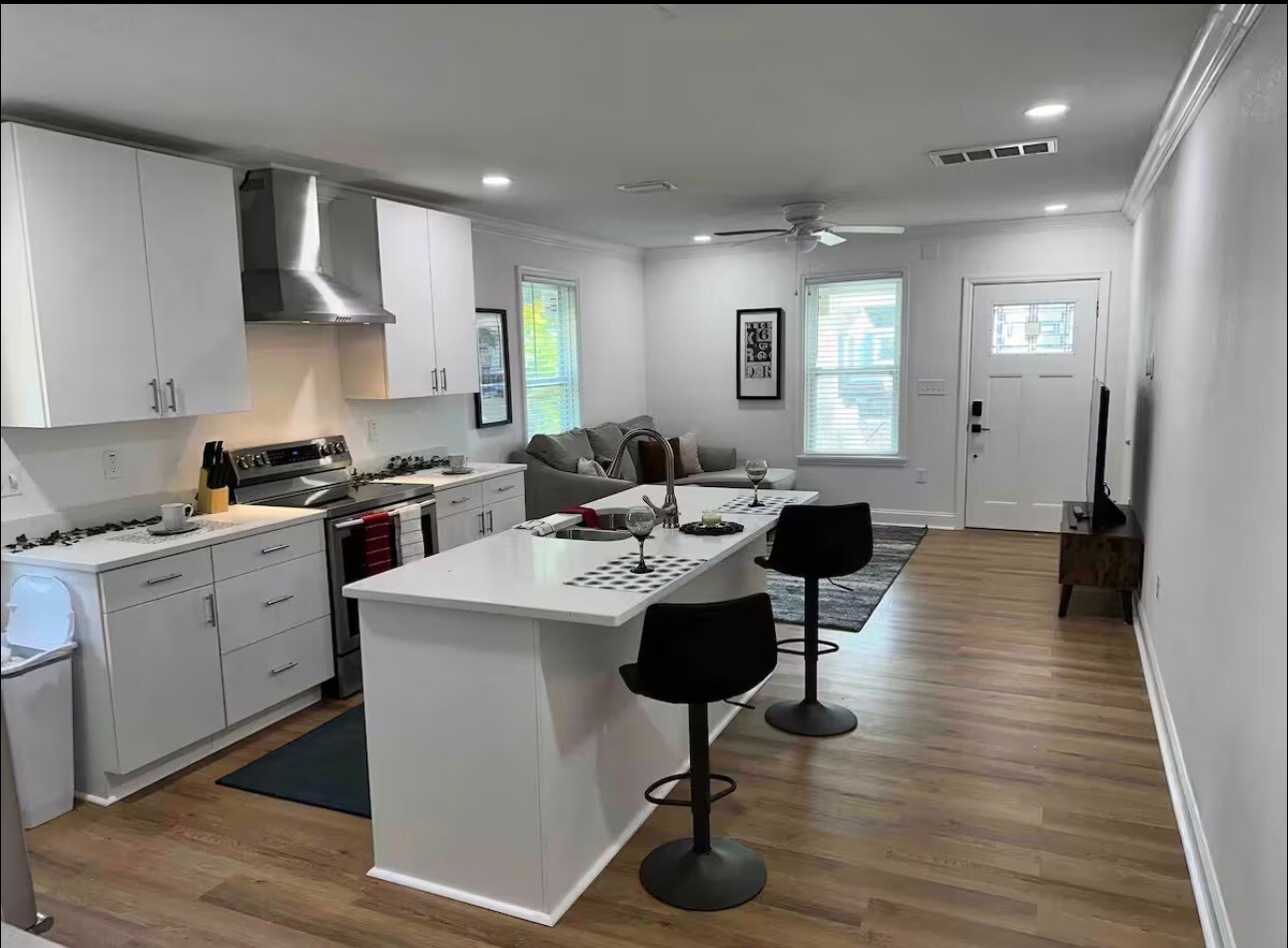 Building Photo - 5804 N Miami Pl
