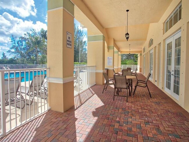 Building Photo - 4740 SW 12th Pl