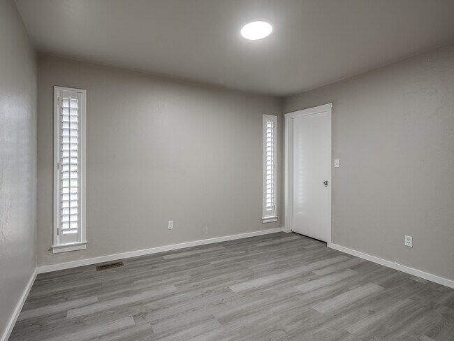 Building Photo - 12136 Thorn Ridge Rd