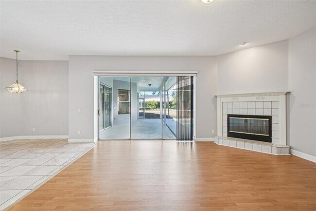 Building Photo - 918 Academy Dr