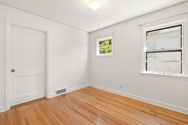 Building Photo - 5336 NE 35th Pl