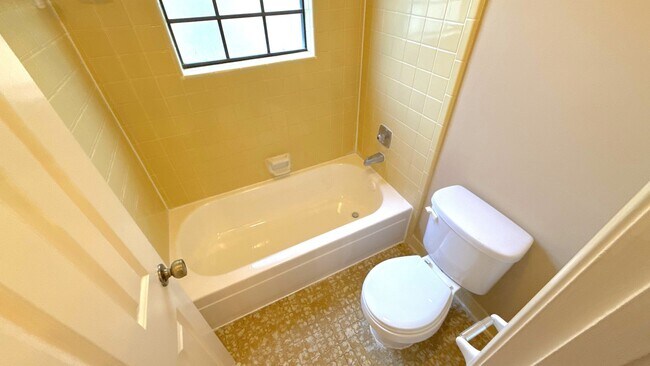 Building Photo - 6224 Skylight Dr