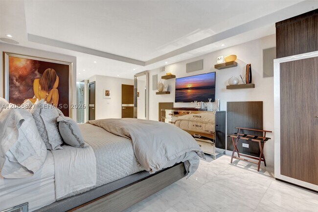 Building Photo - 2301 Collins Ave