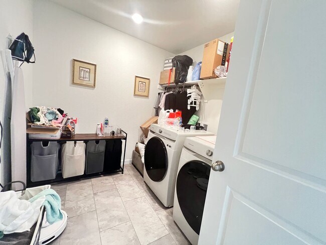 Building Photo - Spacious 3-Bedroom, 2.5-Bath Paired Home