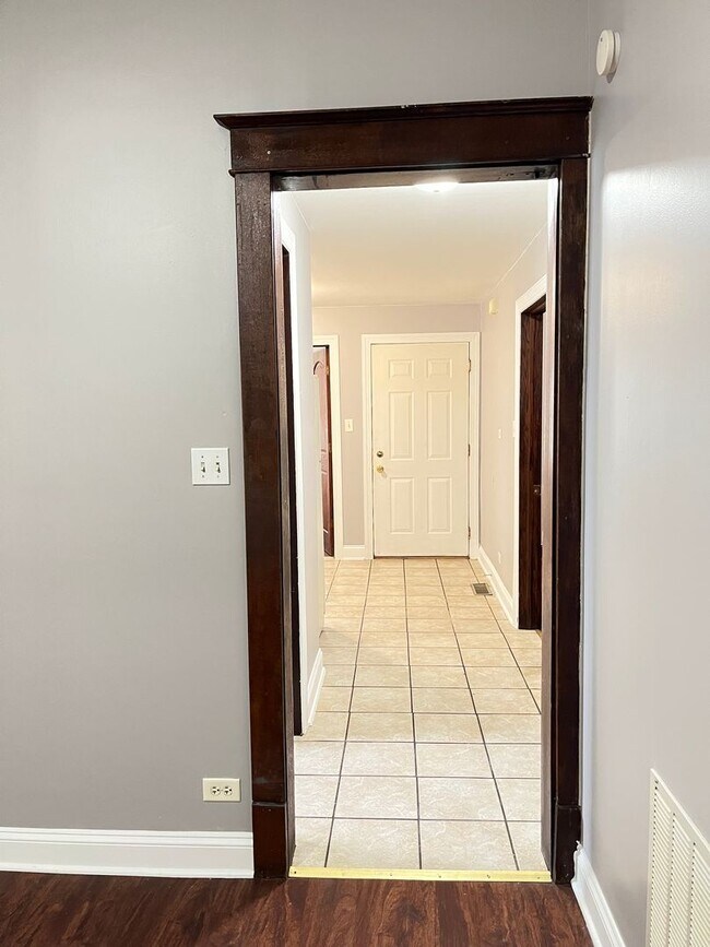 Building Photo - 305 Herkimer St