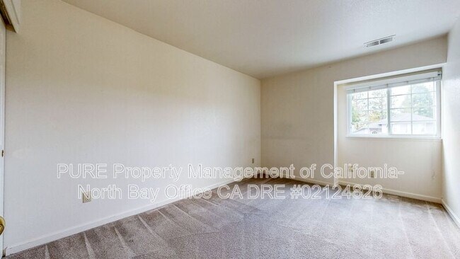 Building Photo - 2070 Pinercrest Dr