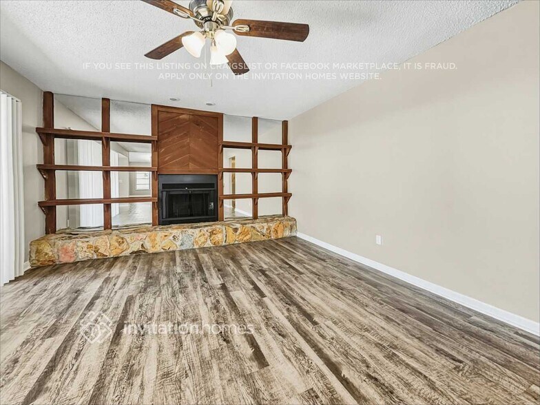 Building Photo - 1502 Carter Oaks Dr