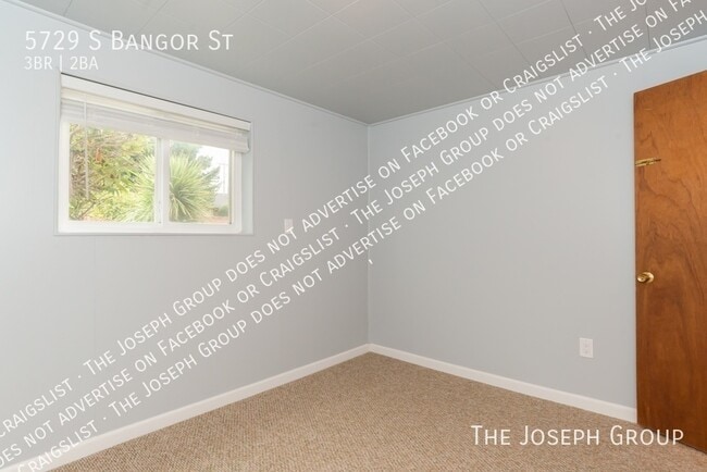 Building Photo - 5729 S Bangor St