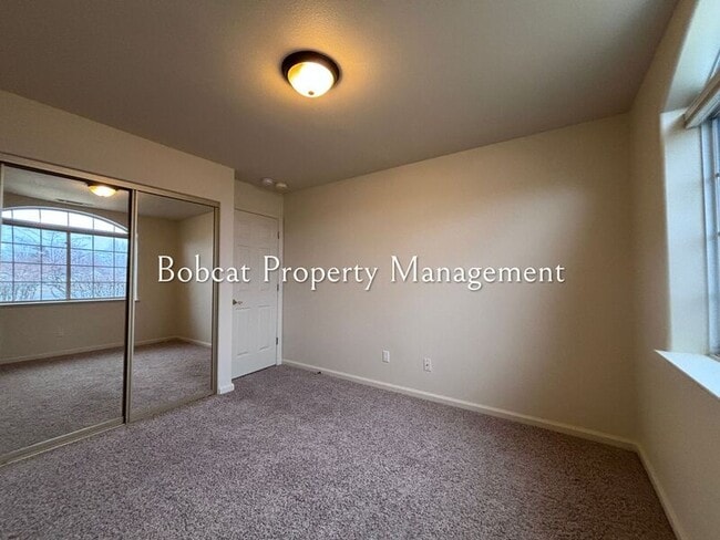 Building Photo - 1054 Camellia Ct