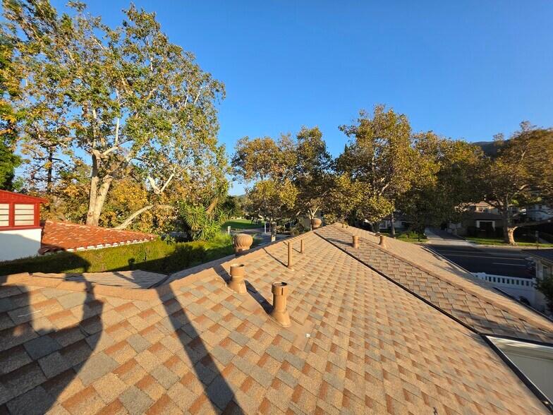 Building Photo - 2913 W Riverside Dr