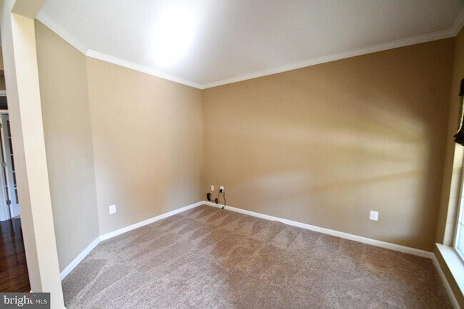 Building Photo - 9 Latham Ln