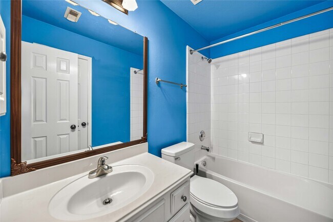 Building Photo - 12807 Canyon Echo Dr