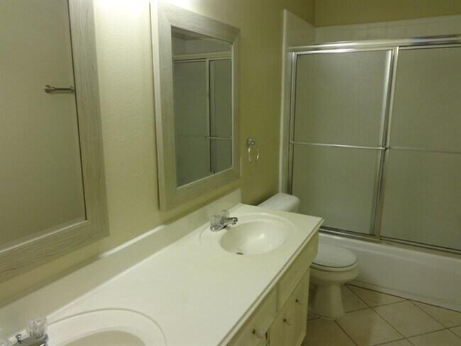 Building Photo - 104 Laguna Pointe Dr